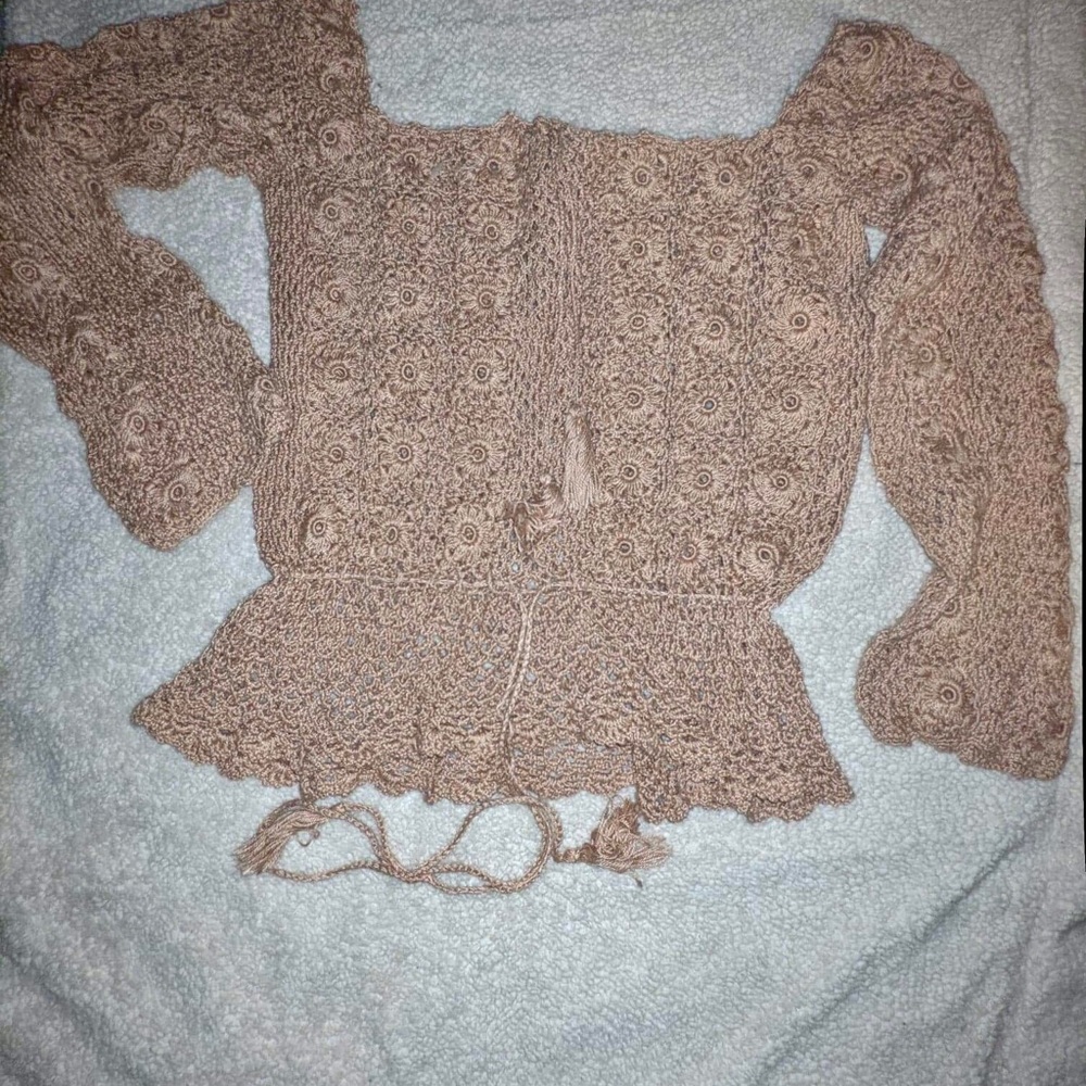 Very sexy mauve knit like shirt, has no tags